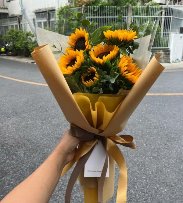 6 Sunflowers bouquet- Flowers-Bangkok (original size)