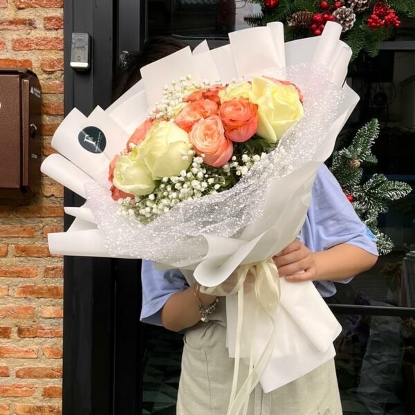 Bouquet 25 Orange and White Roses - Flower Delivery Bangkok