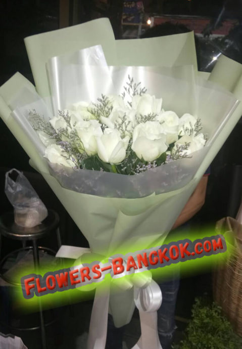 12 White Roses in GREEN