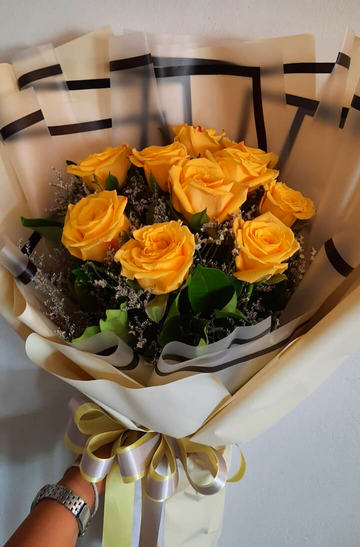 10 Yellow Roses