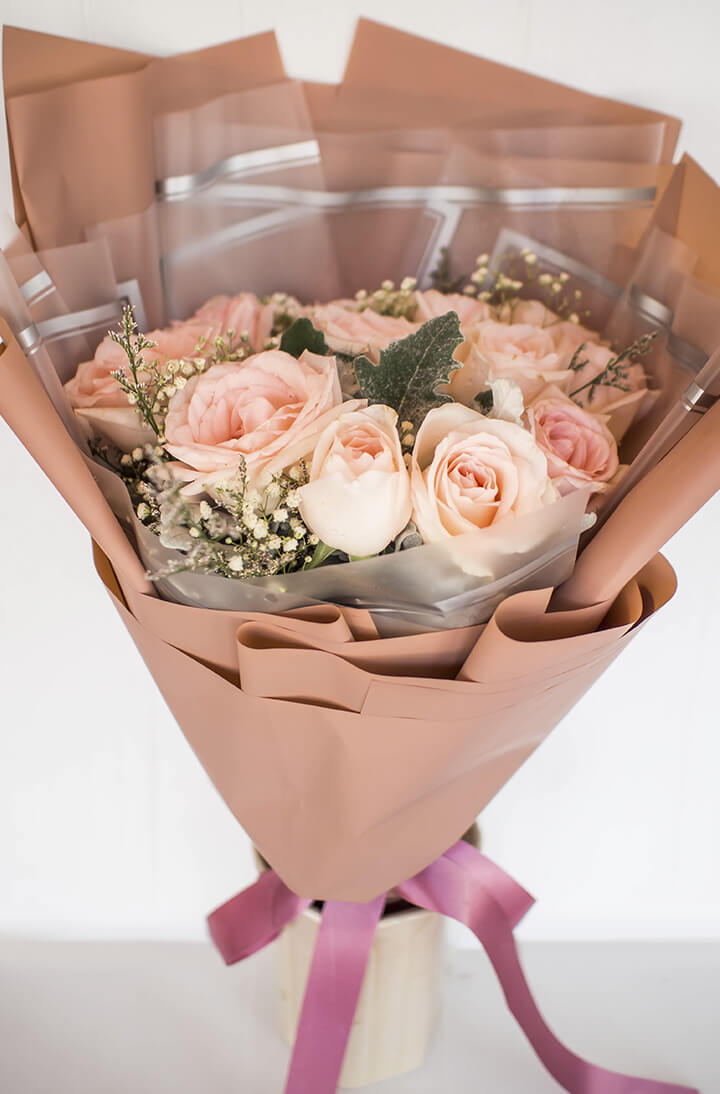 12 Pink Roses