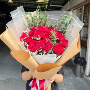 18 Red Roses- Flowers-Bangkok picture