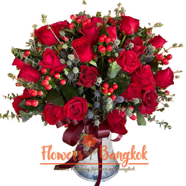 50 Red Roses in a Glass Vase - Flowwer Delivery Bangkok