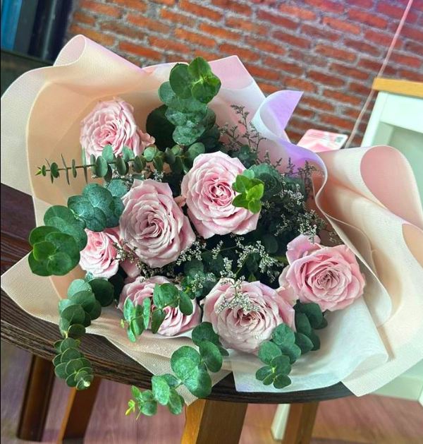 7 Pink Roses bouquet (real picrure from Flowers-Bangkok)