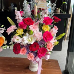 Soft-Whisper -vase-from-Flowers-Bangkok-shop
